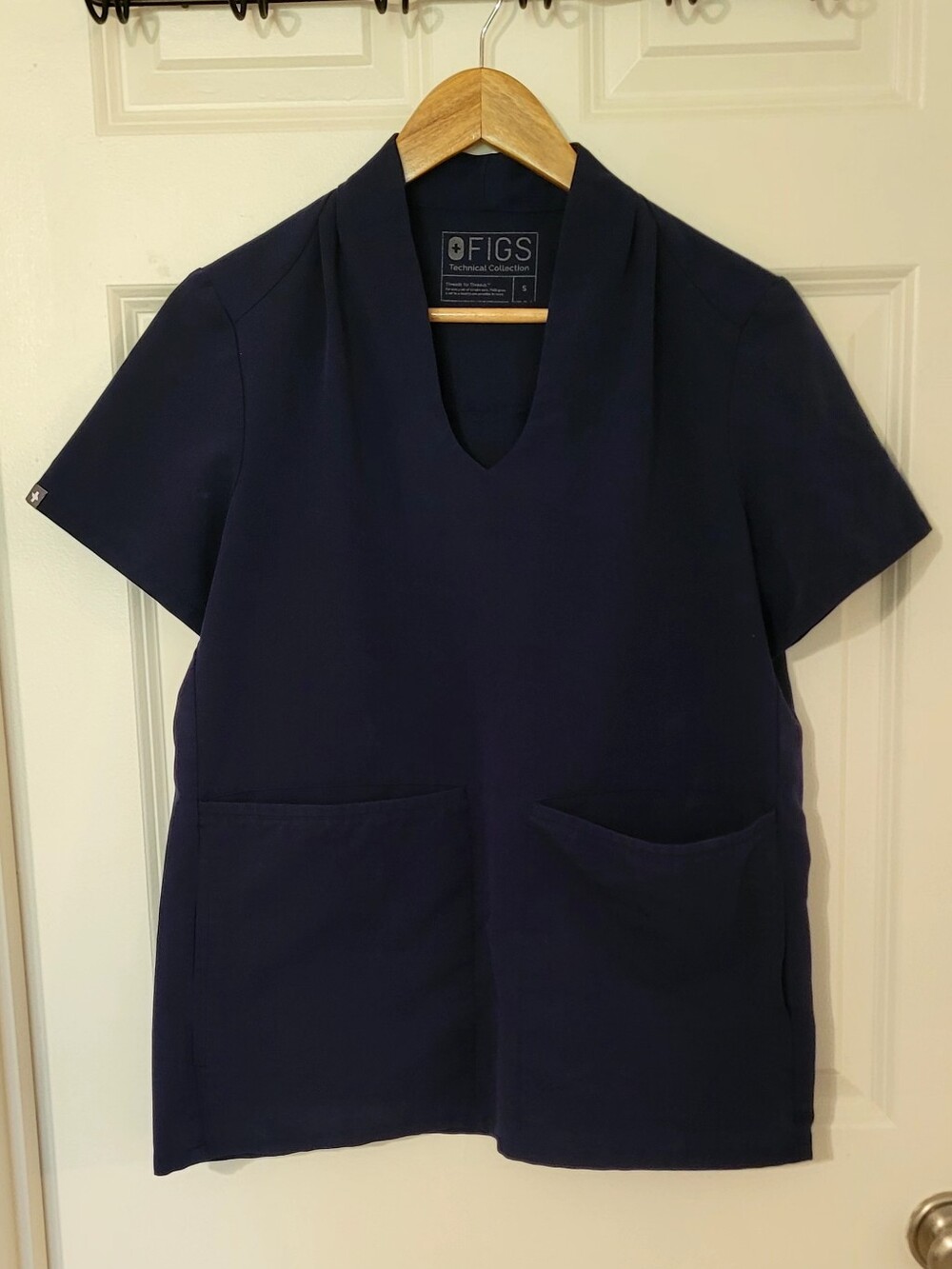 Navy, Banepa, 4 Pocket Scrub Top, Small - Picture 4 of 8